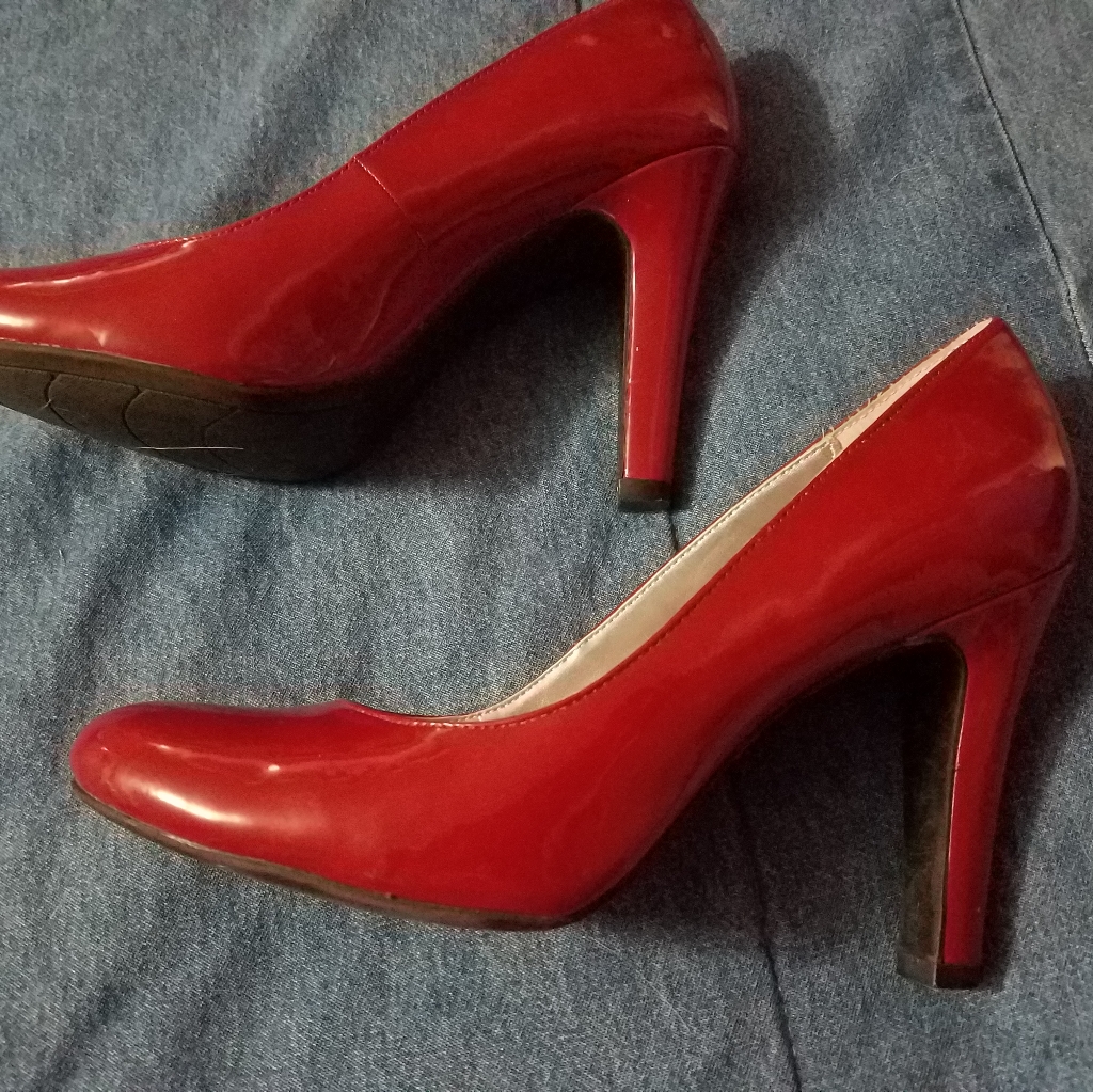 Bandolino Red Patent Pumps